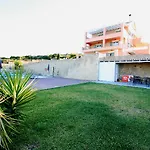 Lagoon View - Adults Only *